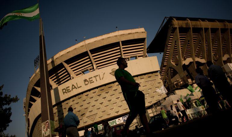 El Benito Villamarín podría acoger la final de Copa entre Barcelona y Athletic.