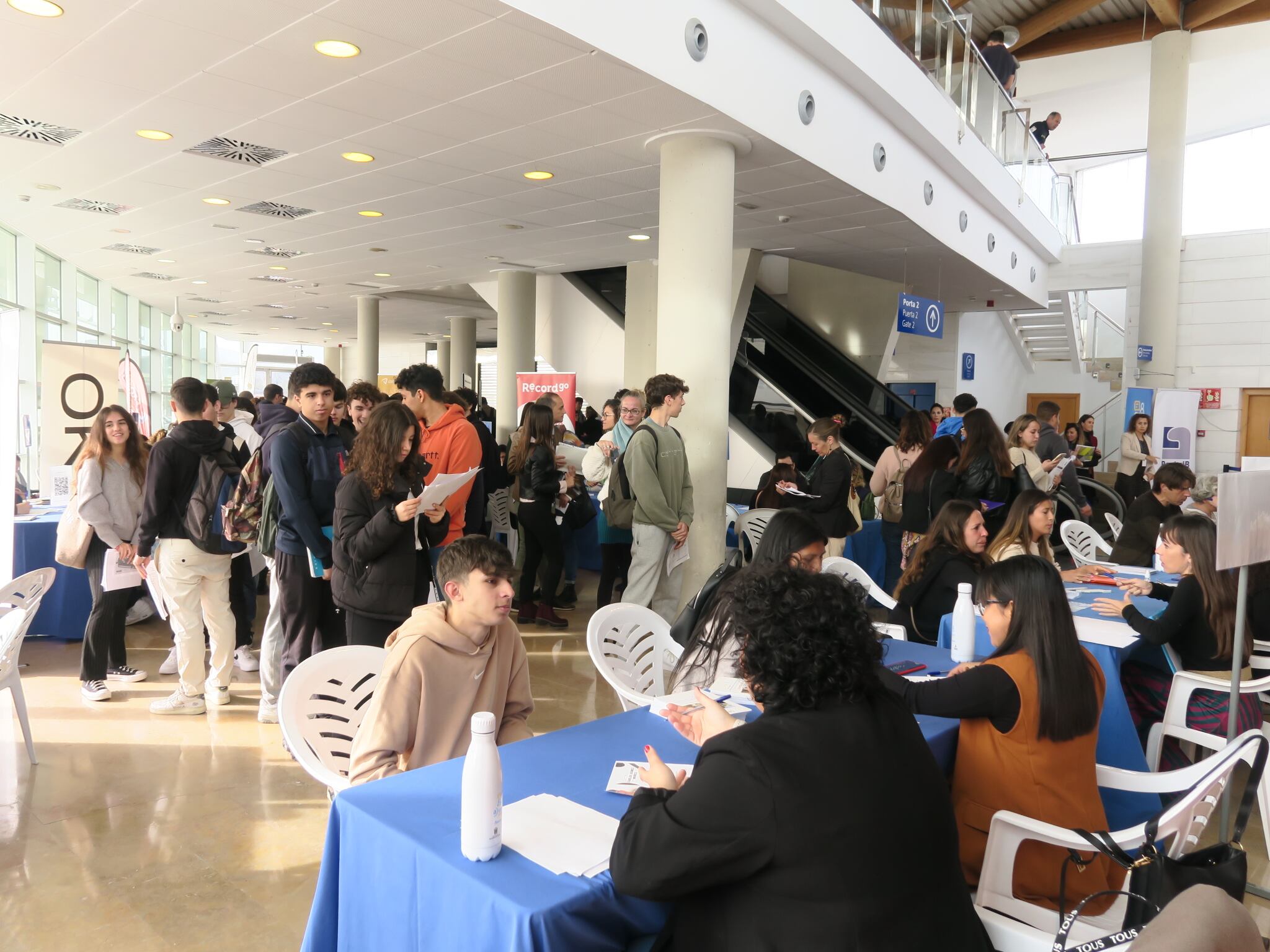 Imagen de participantes en la Feria de Empleo de Sant Antoni