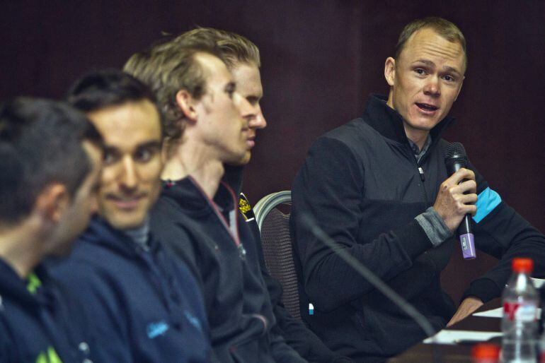 El ciclista británico Chris Froome, del Team SKY, durante la rueda de presa celebrada en Punta Umbría (Huelva) con motivo de la Vuelta Ciclista a Andalucía que comienza el miércoles