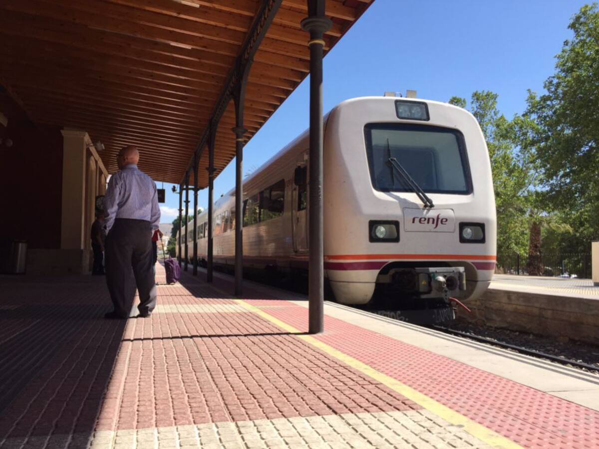 Renfe reanuda este viernes el servicio ferroviario en la línea Murcia-Lorca-Águilas