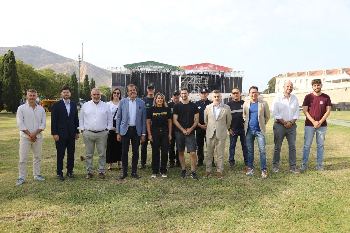 Autoridades durante la visita al recinto del Rock Imperium