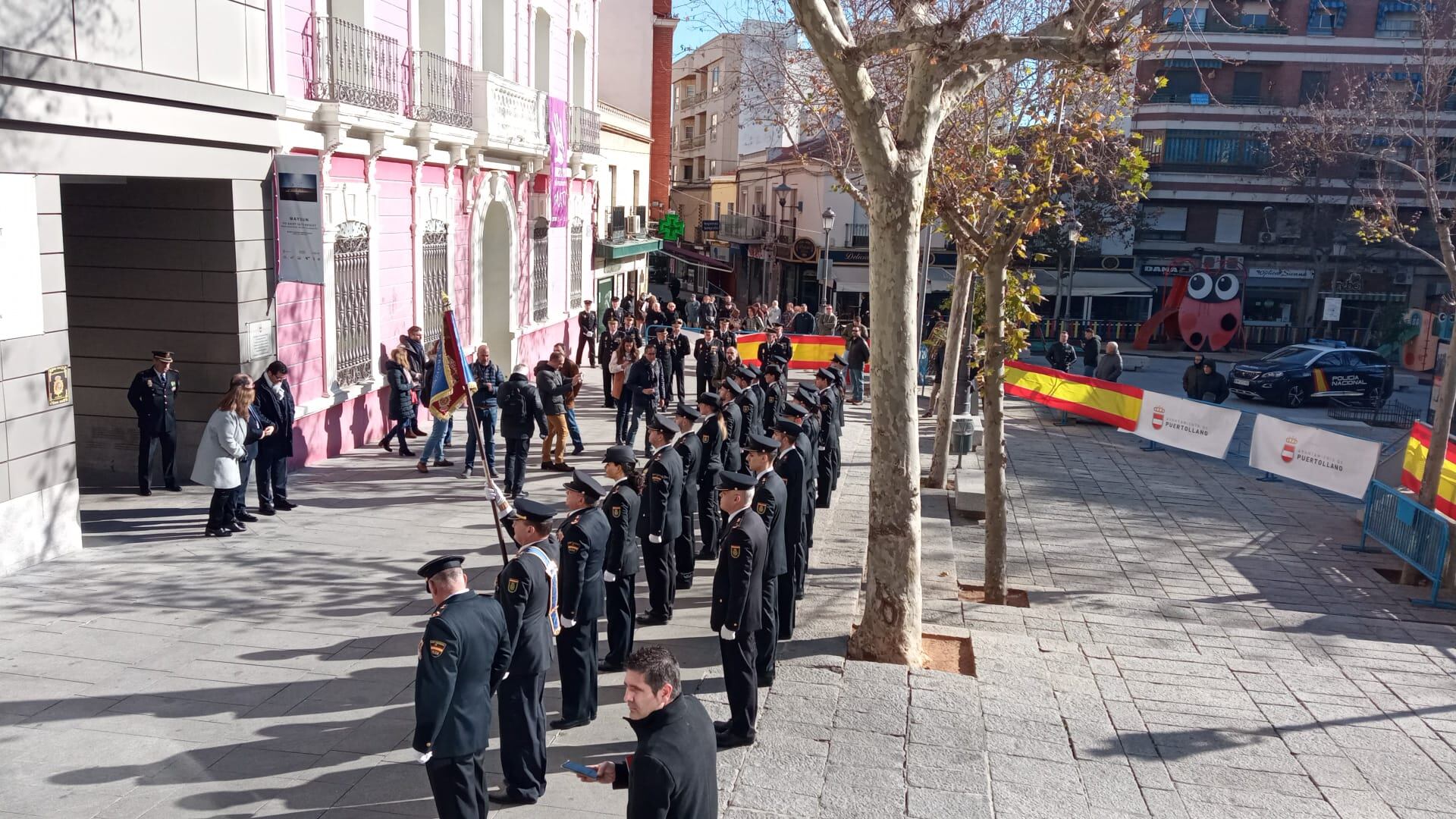 Policías nacionales formando ante el Museo Cristina García Rodero de Puertollano