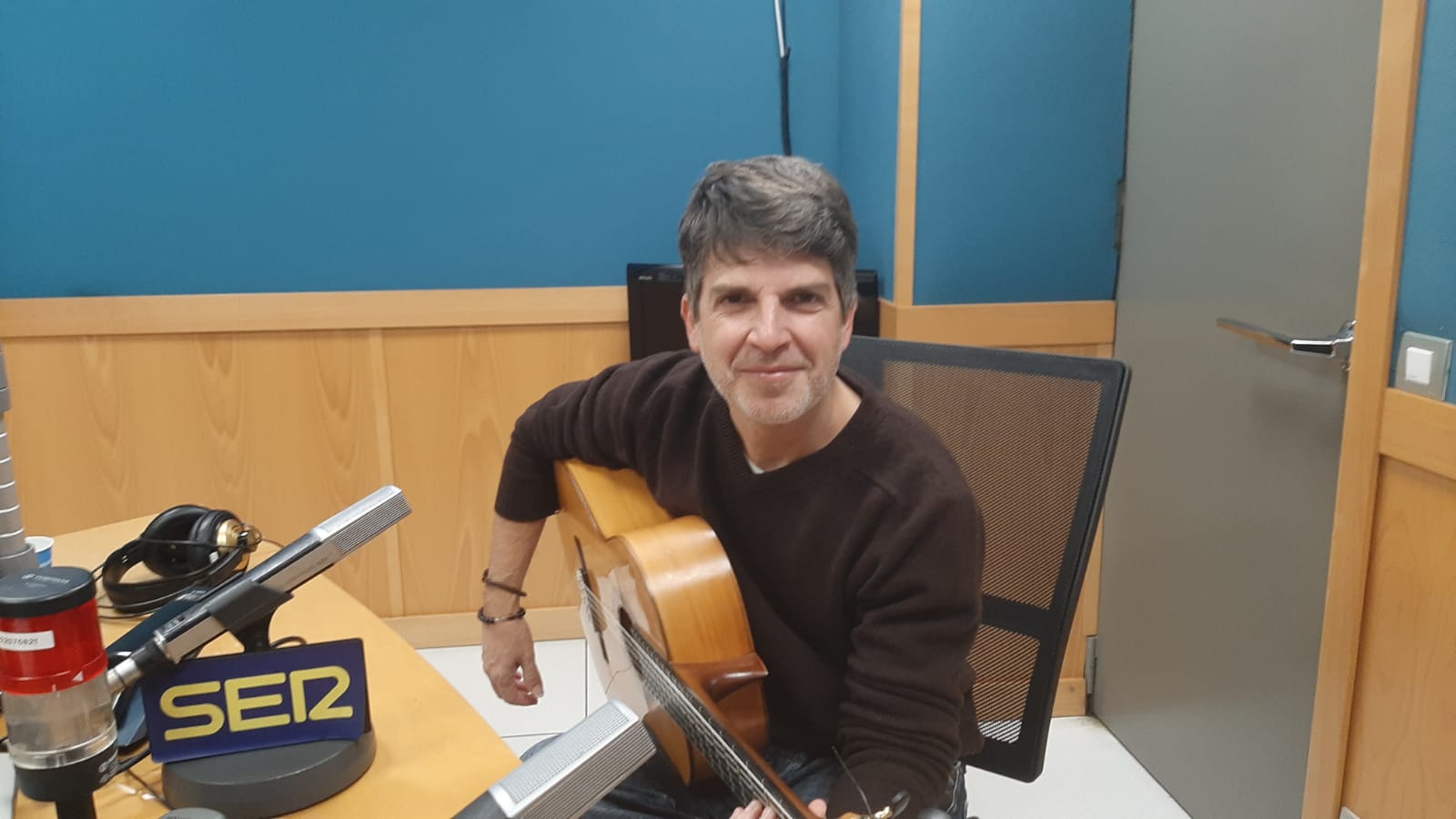 Jesús Gómez en los estudios de la Cadena SER de Málaga