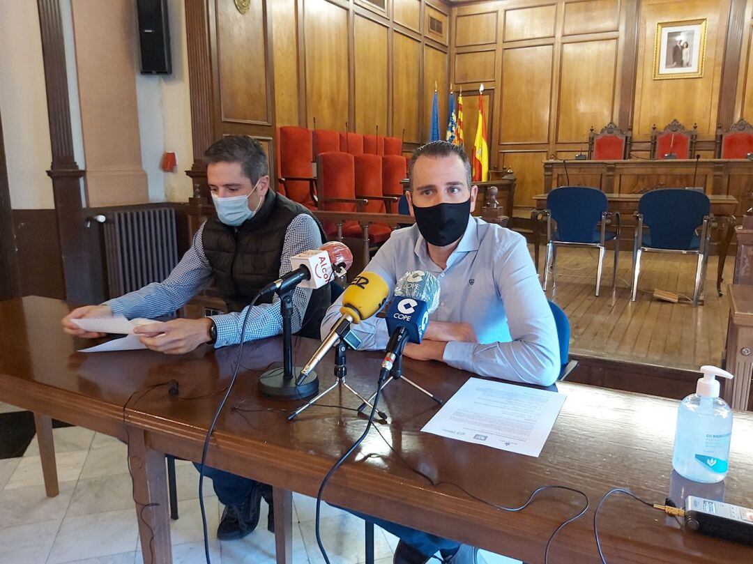 Natxo Gómez, presidente de FEDAC, y Alberto Belda, edil de Empresa, durante la presentación de la jornada "Experiencia de empresarias con talento"