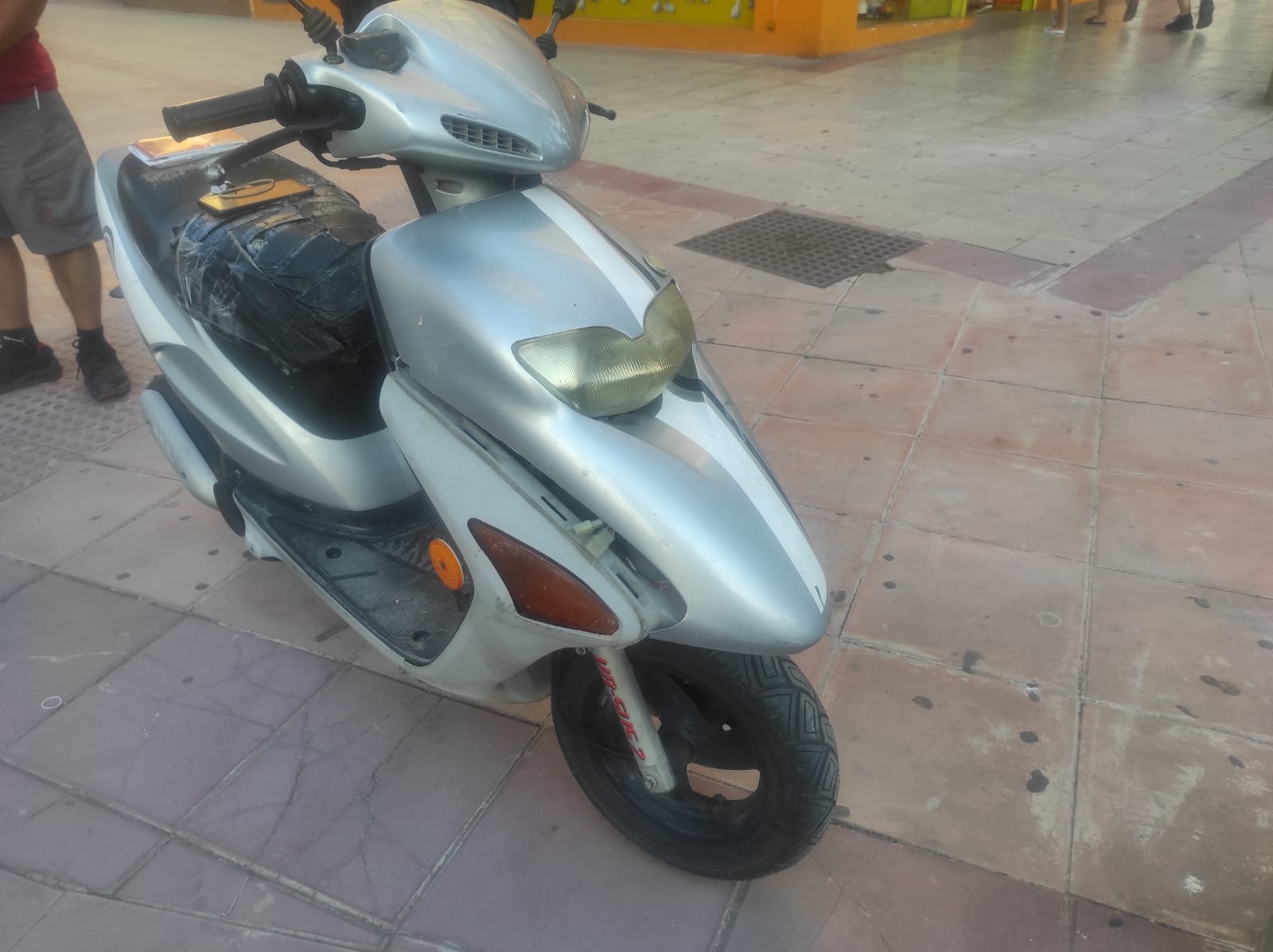 La motocicleta supuestamente robada por un grupo de tres jóvenes en la capital jiennense