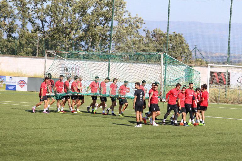 Imagen de los jugadores del Guijuelo en el Municipal.