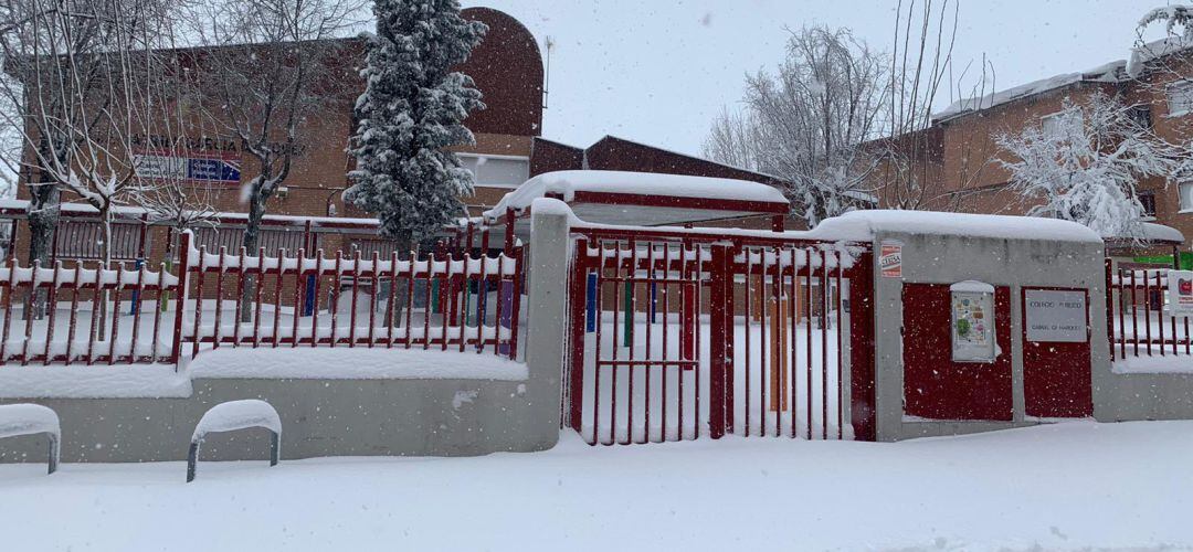 La nieve cubre un centro educativo