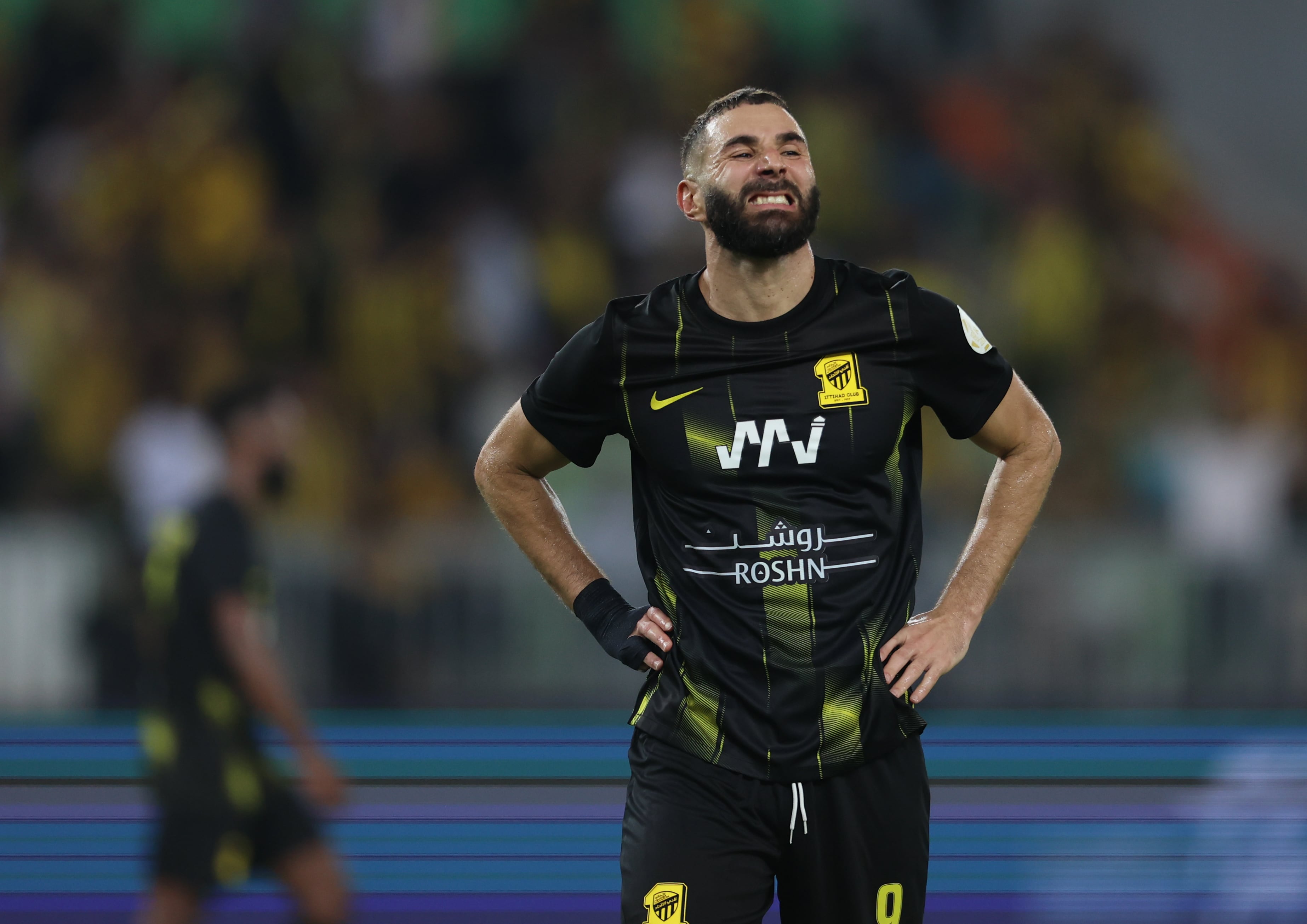 Karim Benzema durante un encuentro con el Al Ittihad.