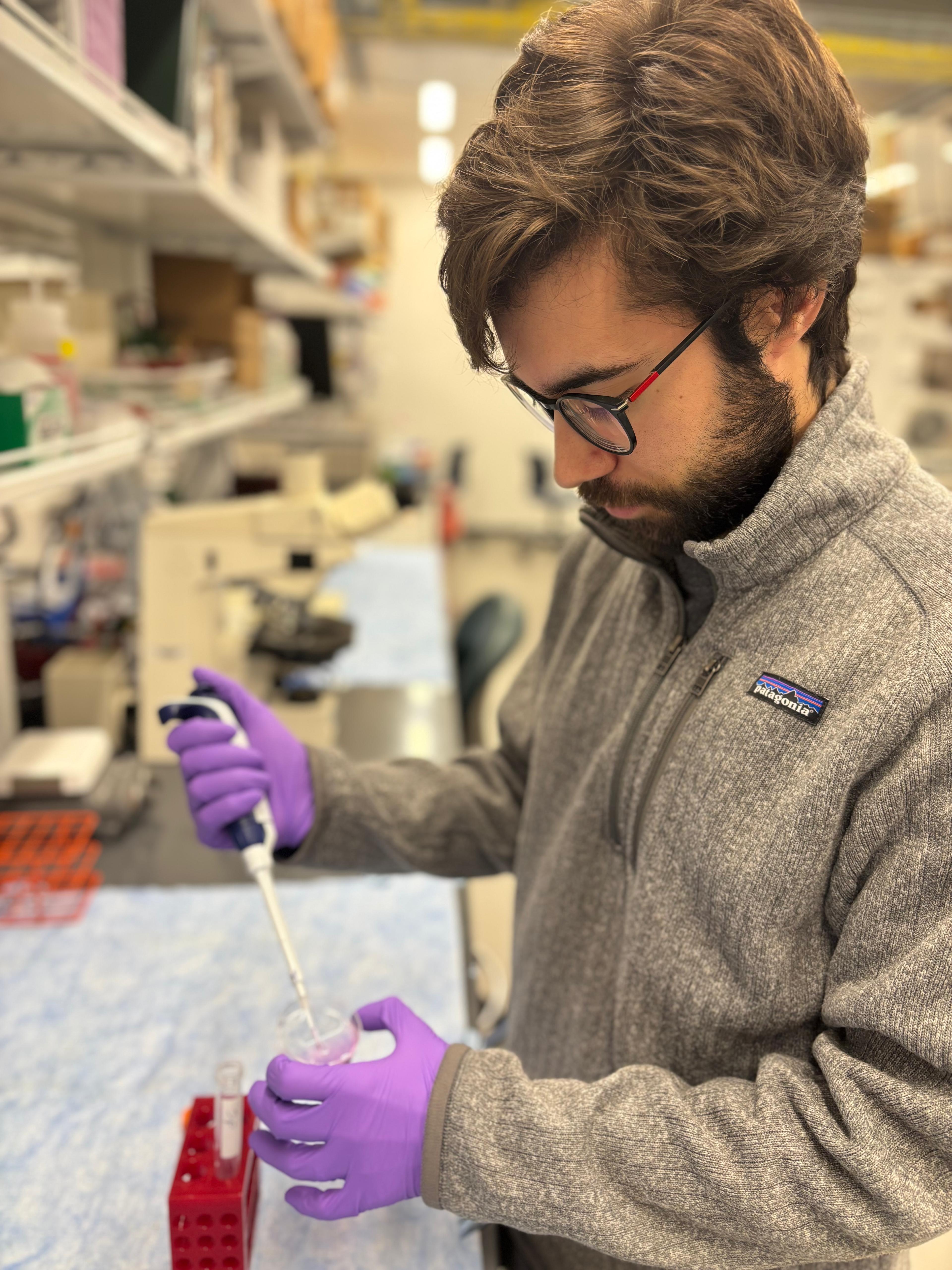 Antonio en el laboratorio