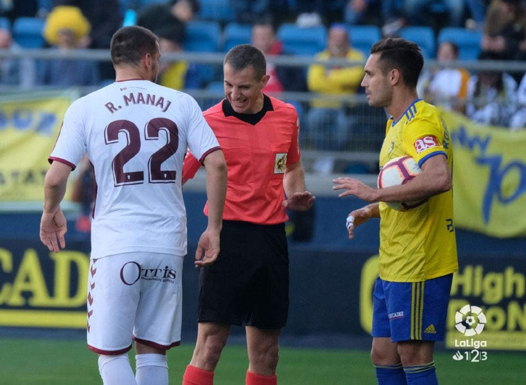 Rey Manaj en su visita a Carranza como jugador del Albacete.