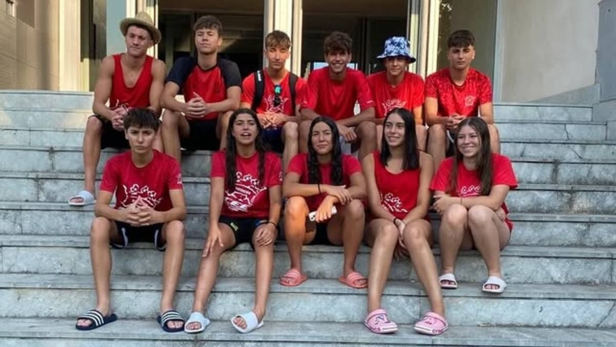 La natación del Centro Excursionista Eldense brilla en el Autonómico Infantil con 12 medallas y un récord