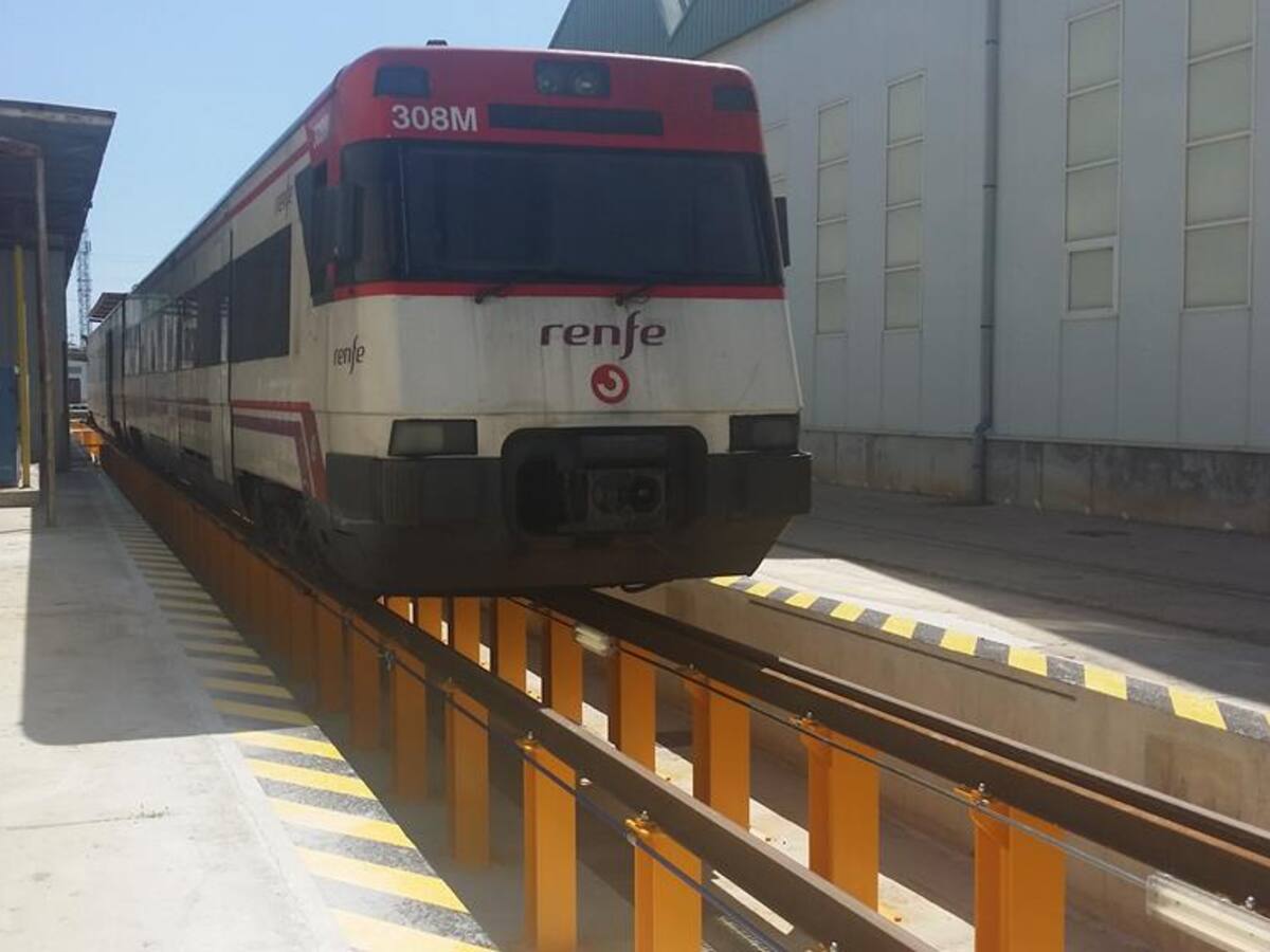 La plantilla de Renfe en Málaga protesta por la falta de personal, la externalización y la precarización en los talleres