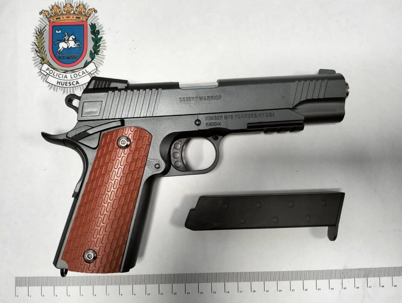 Arma de aire comprimido incautada por la Policía Local de Huesca.