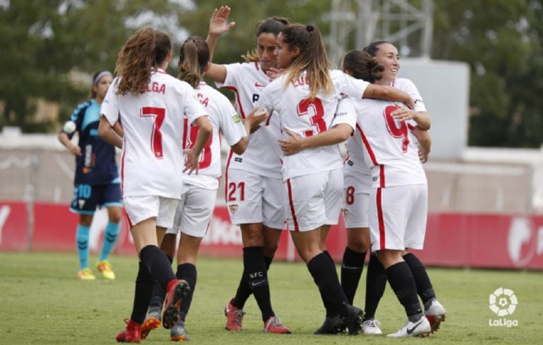 Jugadoras del Sevilla Femenino, donde juega Teresa Rey, en la primera jornada de la Liga Iberdrola 