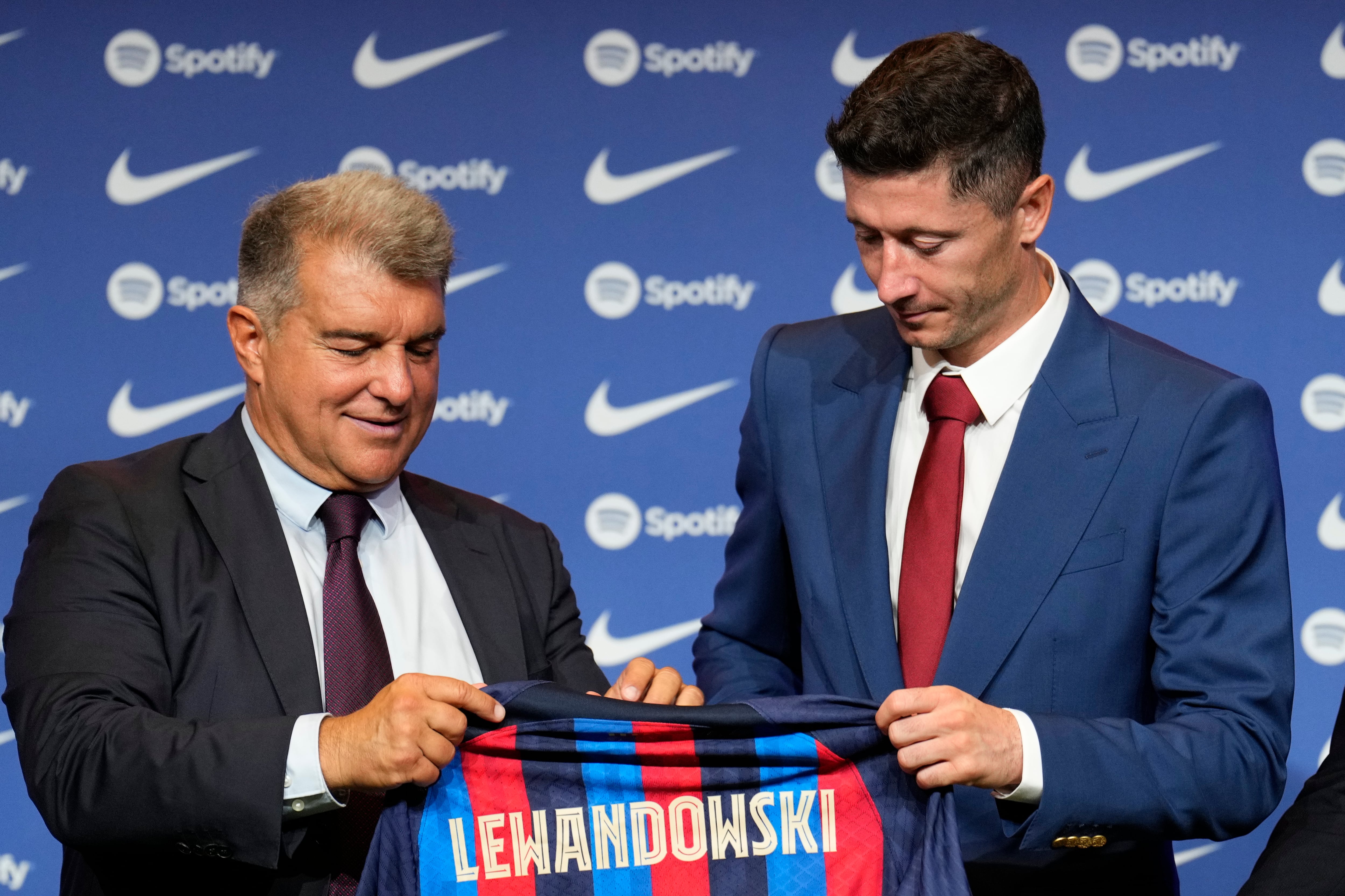 Joan Laporta, durante la presentación del polaco Robert Lewandowski. EFE/Alejandro Garcia