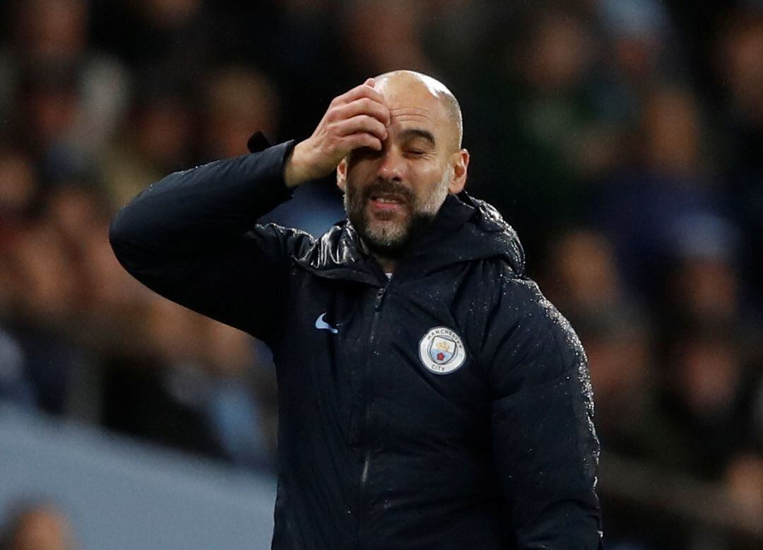 Guardiola en la banda durante el partido contra el Crystal Palace