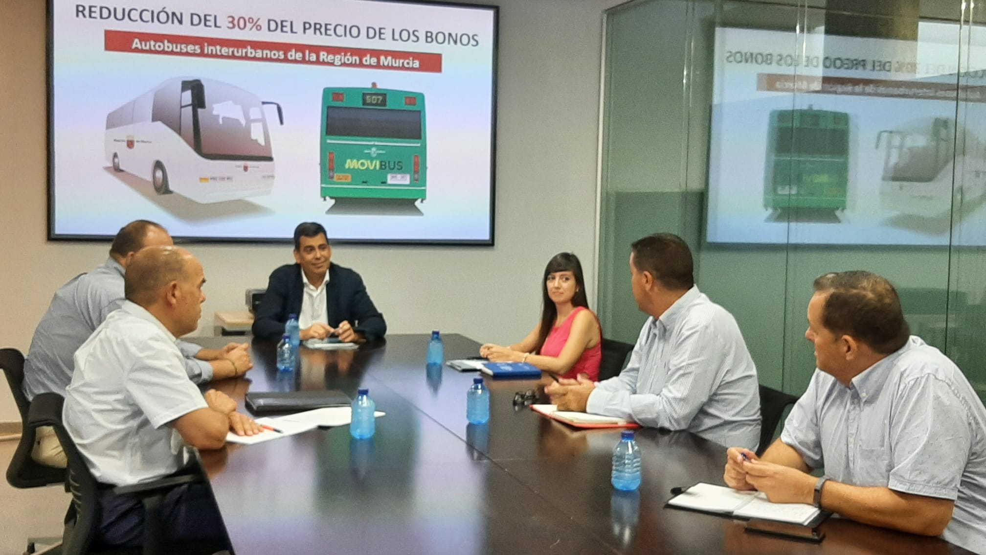 Reunión entre el consejero de Fomento y responsables del transporte interurbano