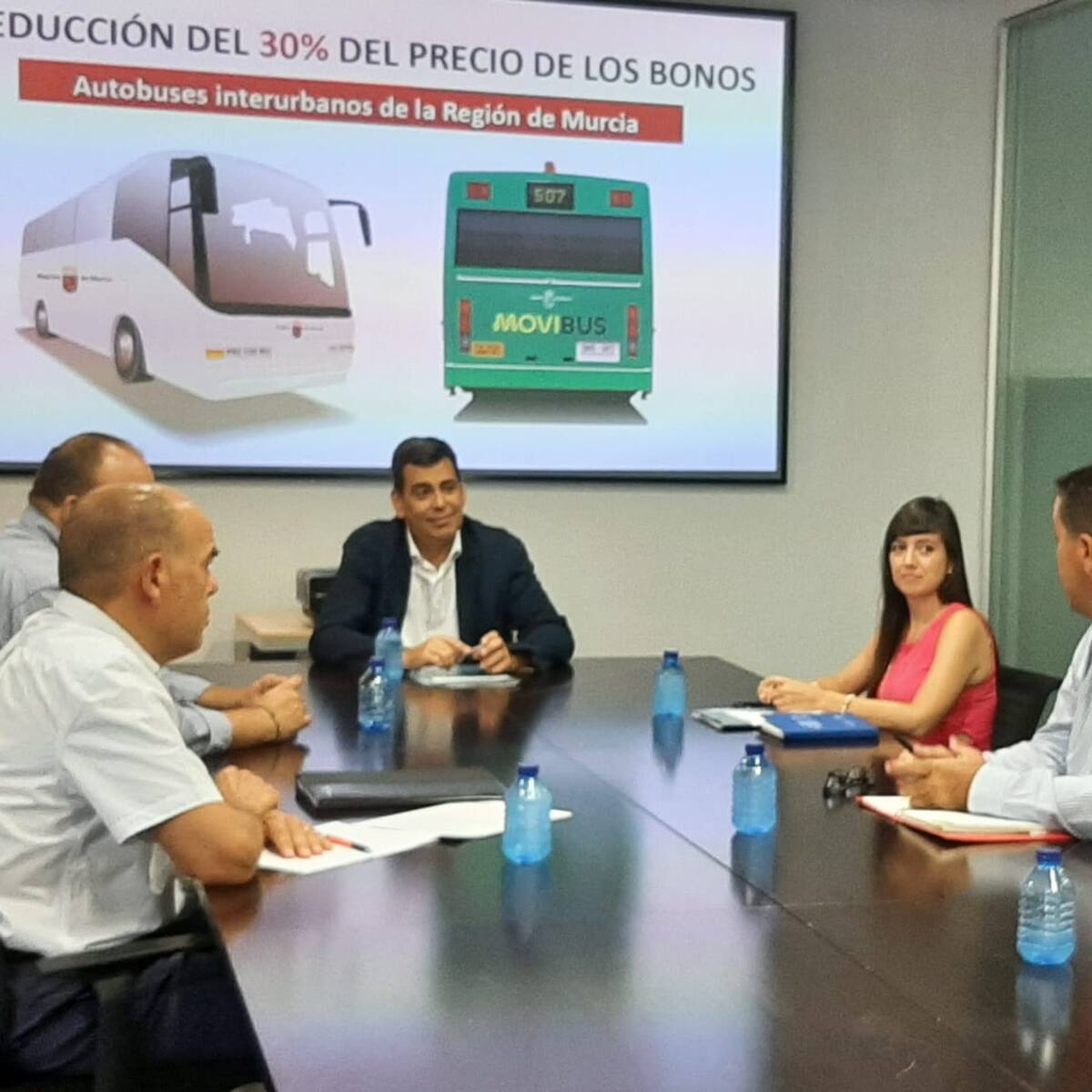 Los bonos de transporte público interurbano tendrán reducción del 30 % hasta el 30 de junio del próximo año