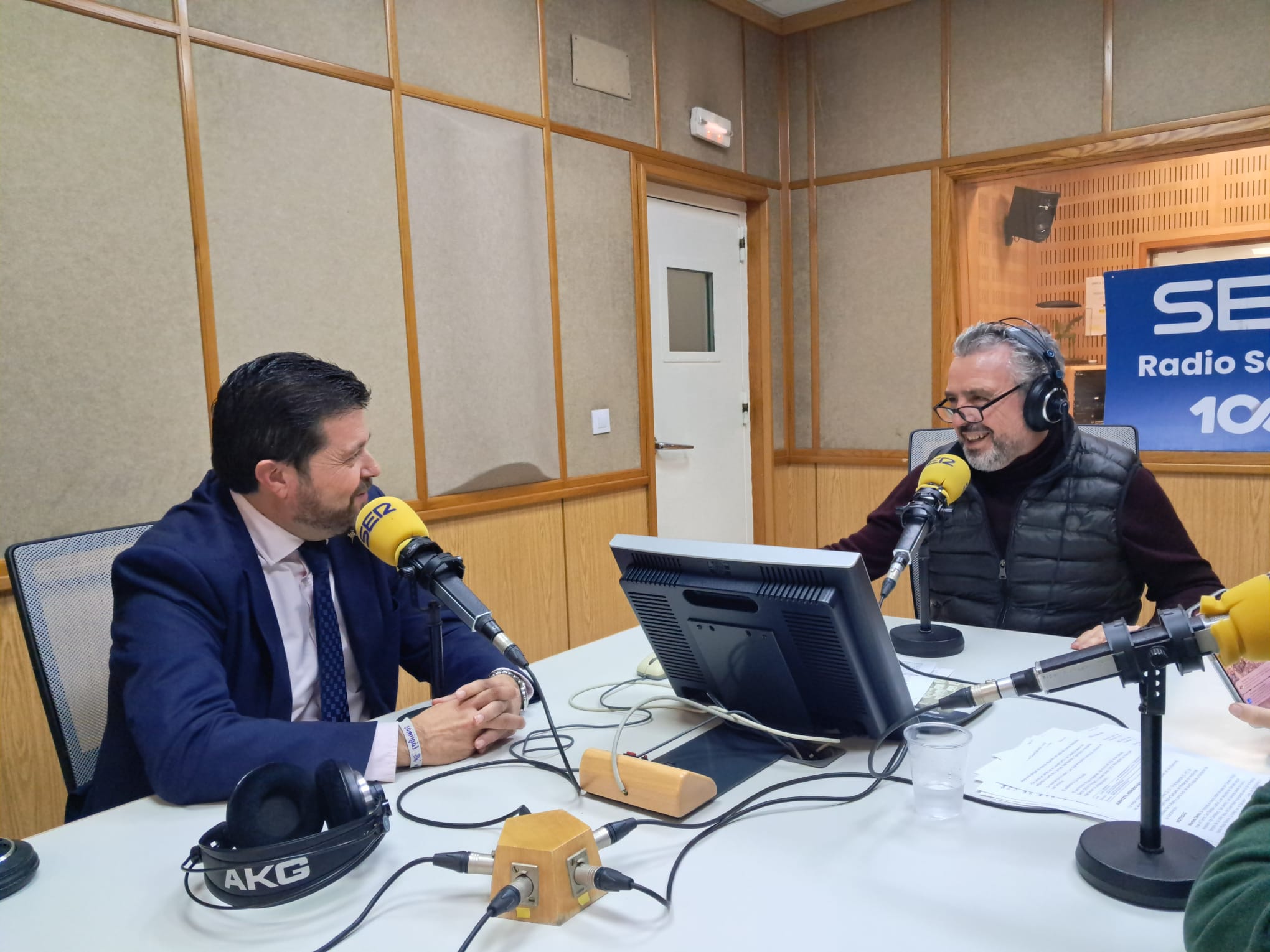 Pedro Avendaño, a la izquierda, estuvo el lunes en el programa Cruz de Guía