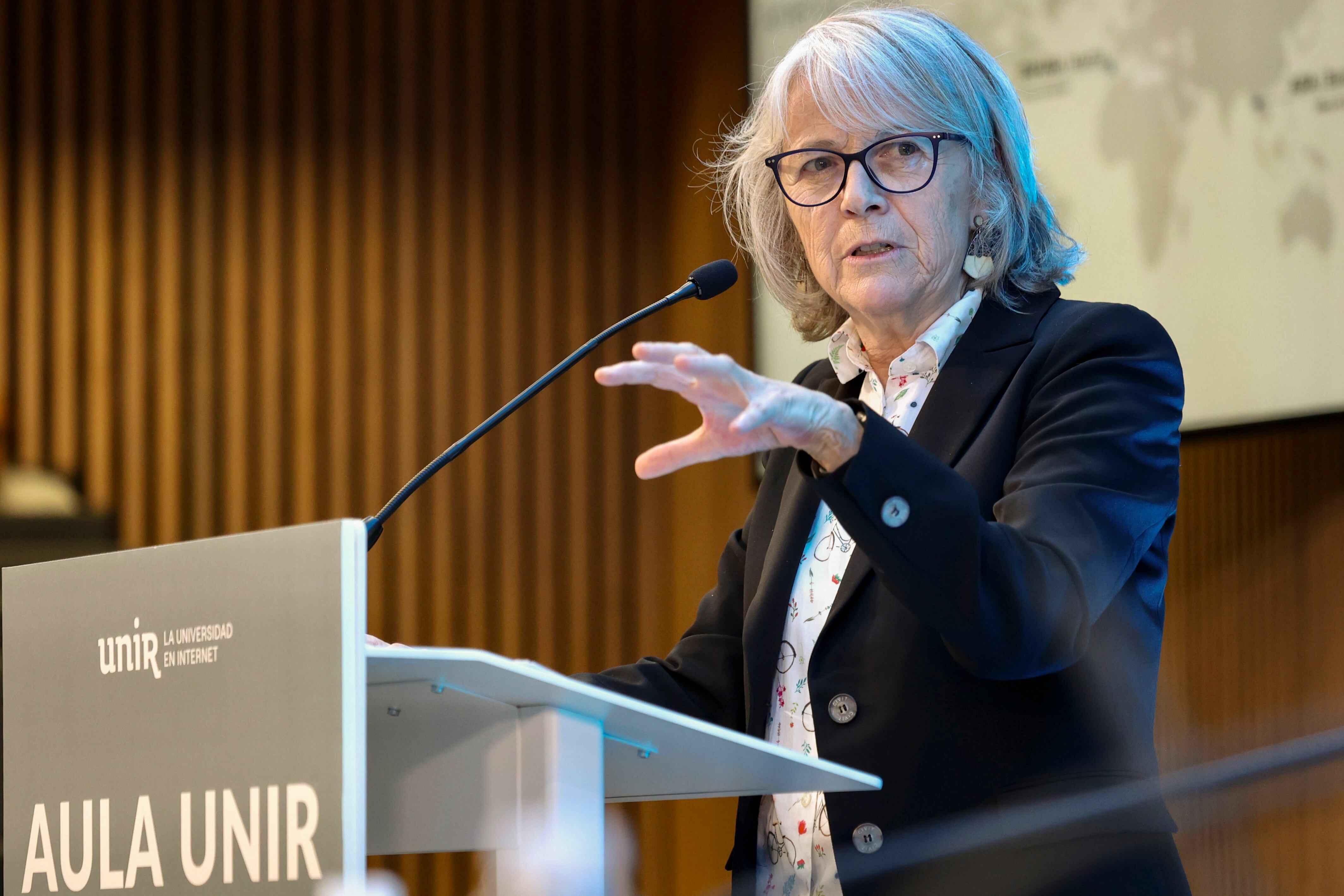LOGROÑO (LA RIOJA) 08/06/2023.- La presidenta de la Agencia EFE, Gabriela Cañas, interviene en el Aula de la Universidad Internacional de La Rioja (UNIR) sobre los retos y el papel de las agencias de noticias, este jueves en Logroño. EFE/Raquel Manzanares