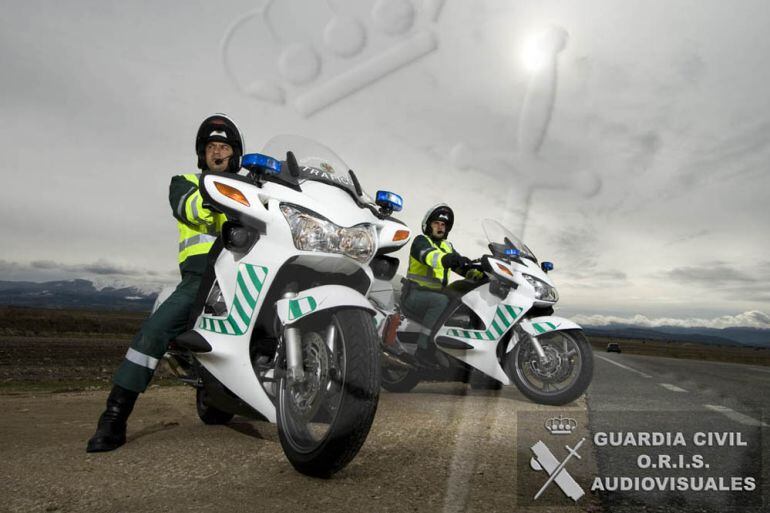 El detenido ofreció a los agentes los más de 2.000 euros que llevaba encima.