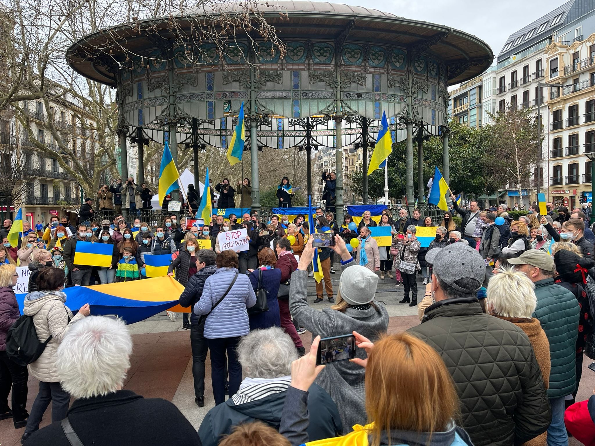 Manifestación en Gipuzkoa contra la invasión de Rusia en Ucrania