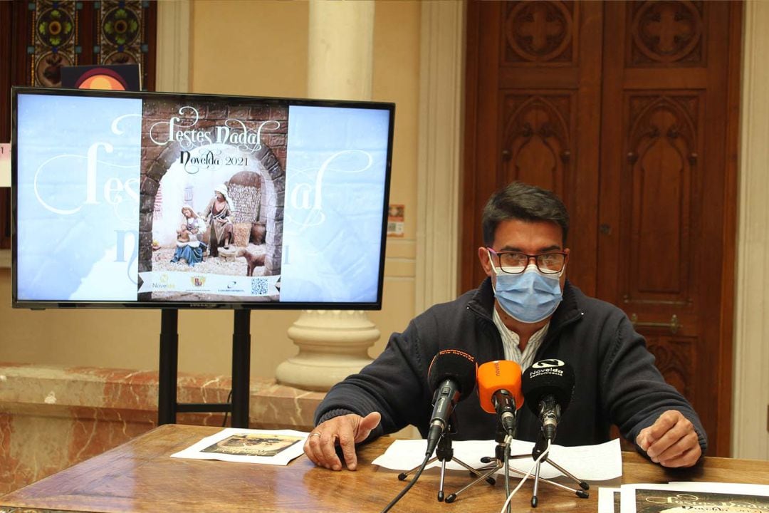 José María Chacón, concejal Fiestas Novelda, en la presentación de la programación Navidad