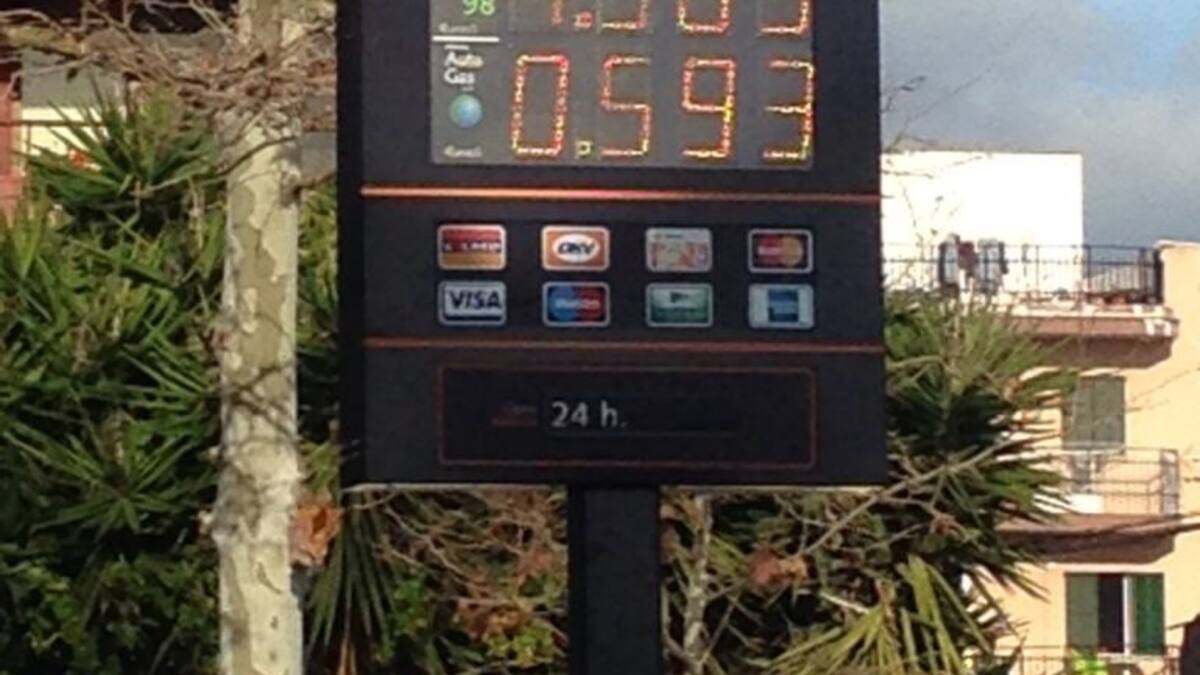 Baleares mantiene el precio de combustible más caro del país por el céntimo sanitario