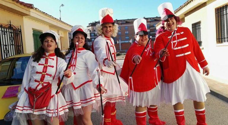 En el desfile del Domingo de Piñata