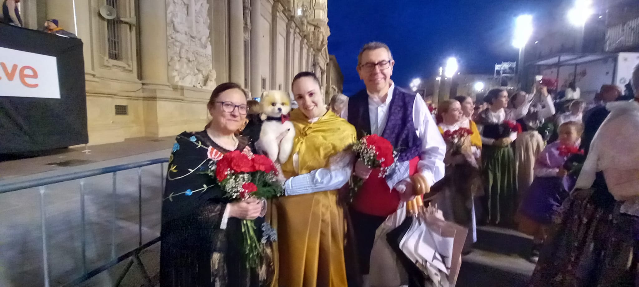 Ofrenda de Flores en Zaragoza 2024: paso con mascotas