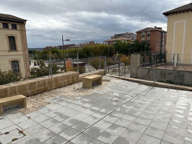 Punto donde actualmente se corta el Paseo de la Muralla de Huesca y donde se instalará una escalinata