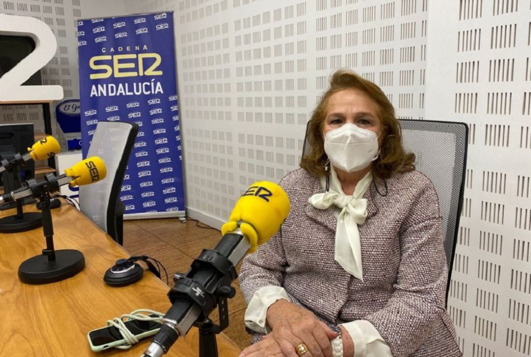 Concha Yoldi, presidenta de Persán, ante el micrófono del programa Hoy por Hoy Sevilla