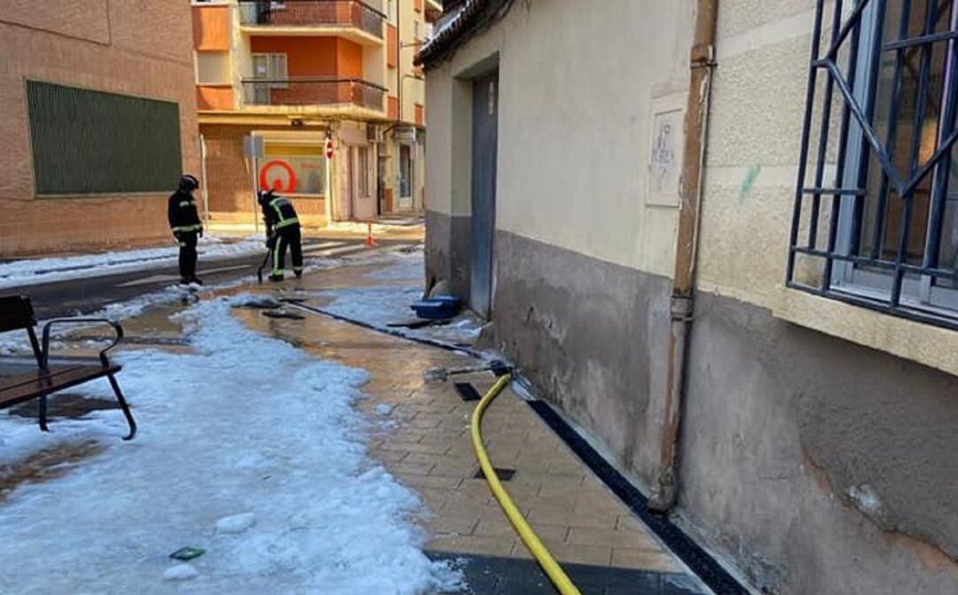 Los bomberos están teniendo que actuar aún por el deshielo