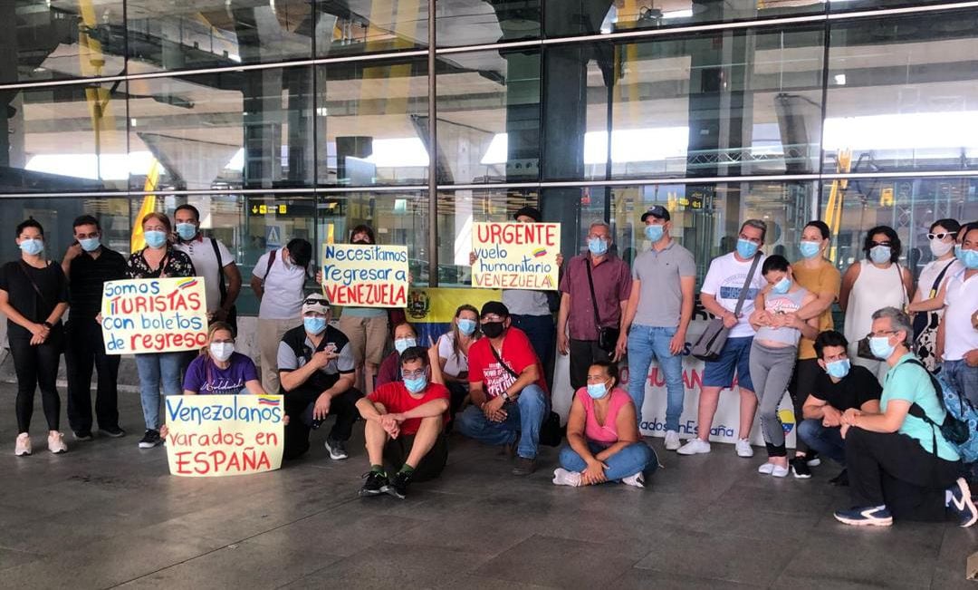 El campamento en la Terminal 4 de Barajas de la Plataforma Venezolanos Varados en España.