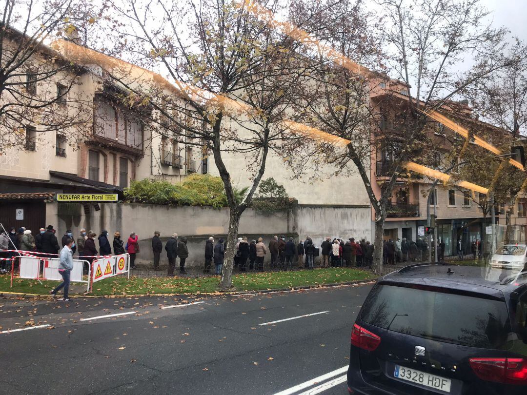 Colas en el punto de vacunación de la Avenida Padre Claret