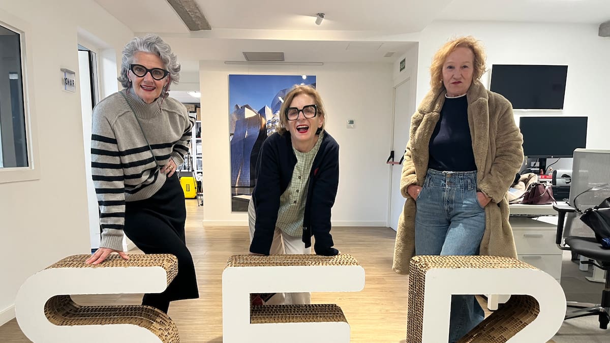 ¿Qué lleva la maleta de Alex Angulo?