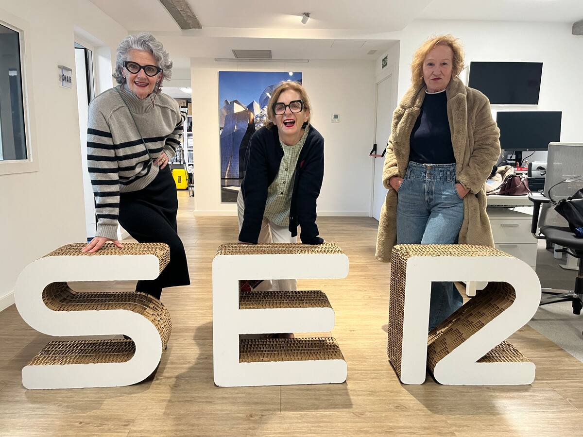 ¿Qué lleva la maleta de Alex Angulo?