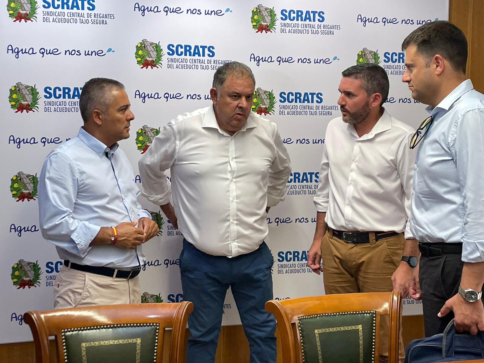 De izquierda a derecha: Jesús Cano, diputado regional del PP; Lucas Jiménez, presidente del SCRATS, y Antonio Luengo, consejero de Agricultura y Agua de la Región de Murcia