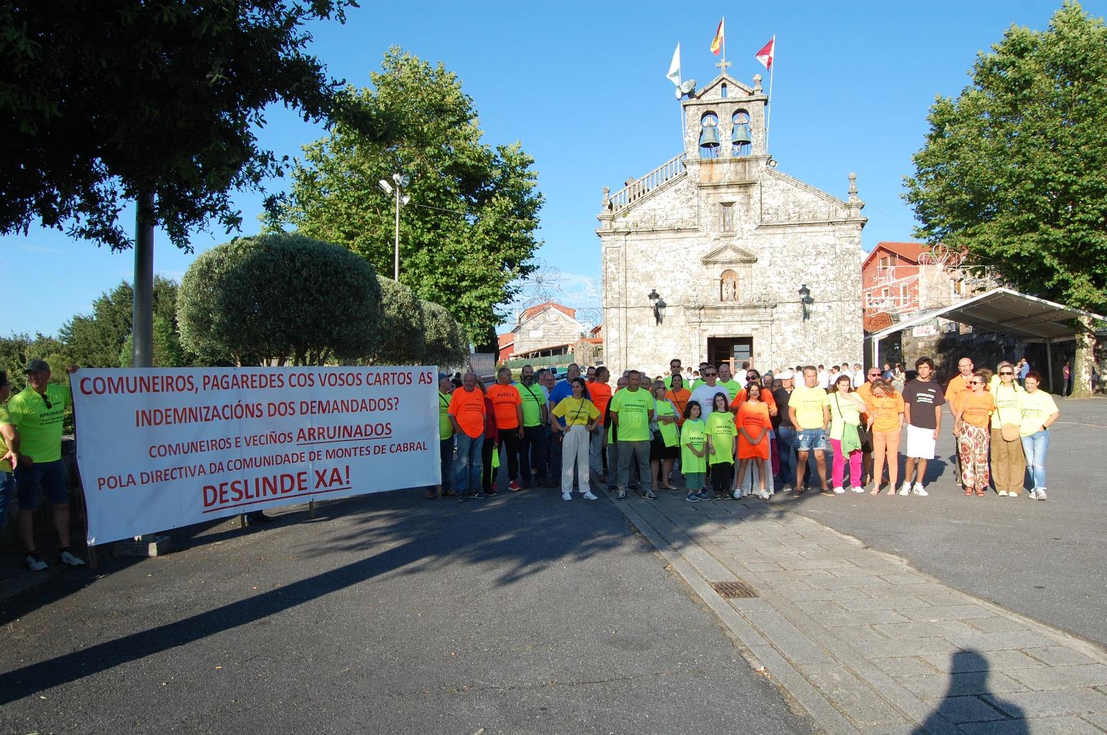 Imagen de archivo de las protestas de Aveeca en la iglesia de Santa Mariña de Cabral