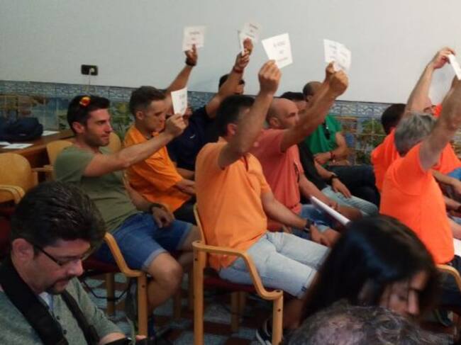 Los bomberos municipales protestaron en silencio