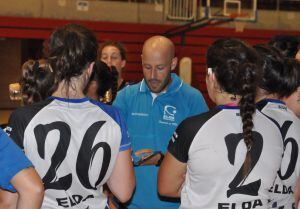 Piedecausa dando instrucciones