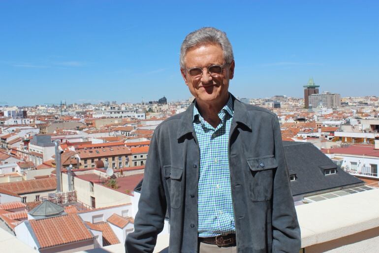 El psiquiatra Luis Rojas Marcos, uno de los premiados en la III Edición de los Premios Empresariales del Sur de España, en una imagen de archivo en la terraza de la Cadena SER.