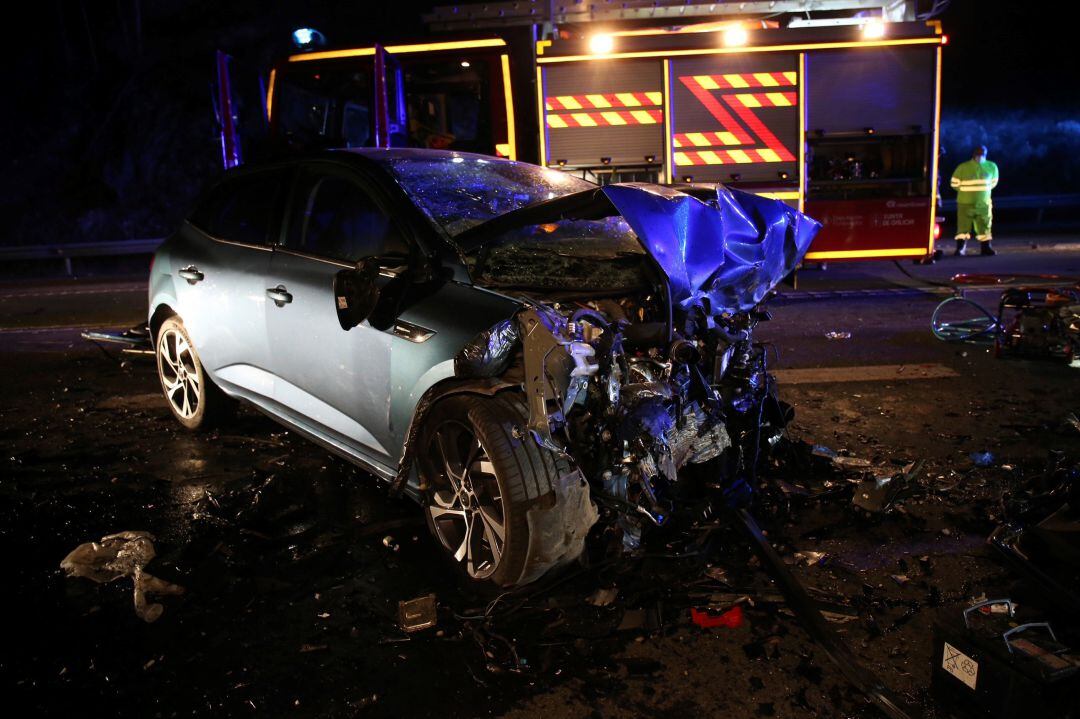 Estado de uno de los coches implicados en el accidente mortal de Salceda