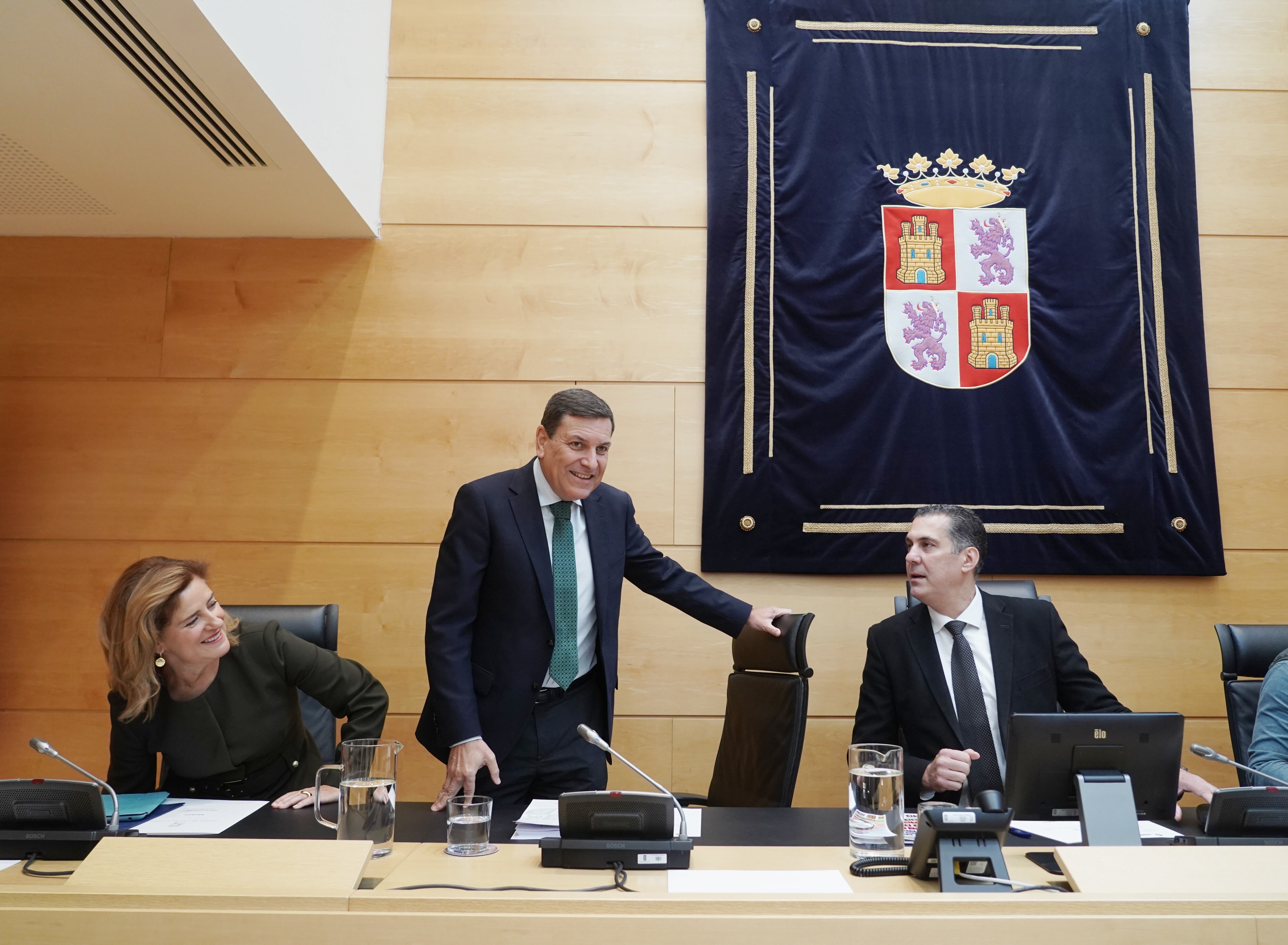 El consejero de Economía y Hacienda, Carlos Fernández Carriedo, comparece en las Cortes para informar sobre el proyecto de ley de Presupuestos Generales de la Comunidad para 2026 en lo relativo a su departamento