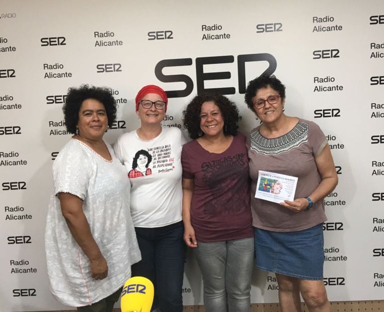 Melissa Cardozo, Consuelo Navarro, Karla Lara y Marisa López en los estudios de Radio Alicante SER