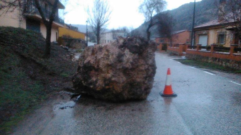 Roca desprendida en Saelices de la Sal (GU)