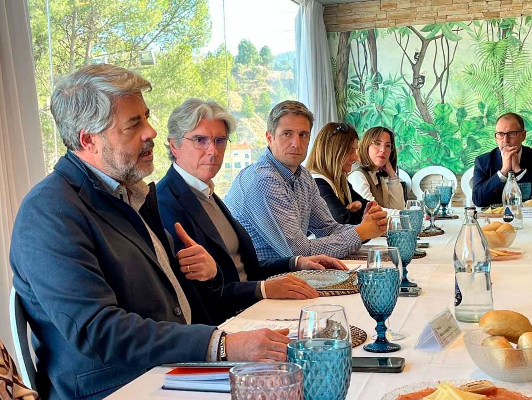 Pablo de Gracia, presidente de la Cámara de Comercio, junto a Felipe Carrasco, secretario autonómico de Industria, y Natxo Gómez, presidente de FEDAC, durante el acto