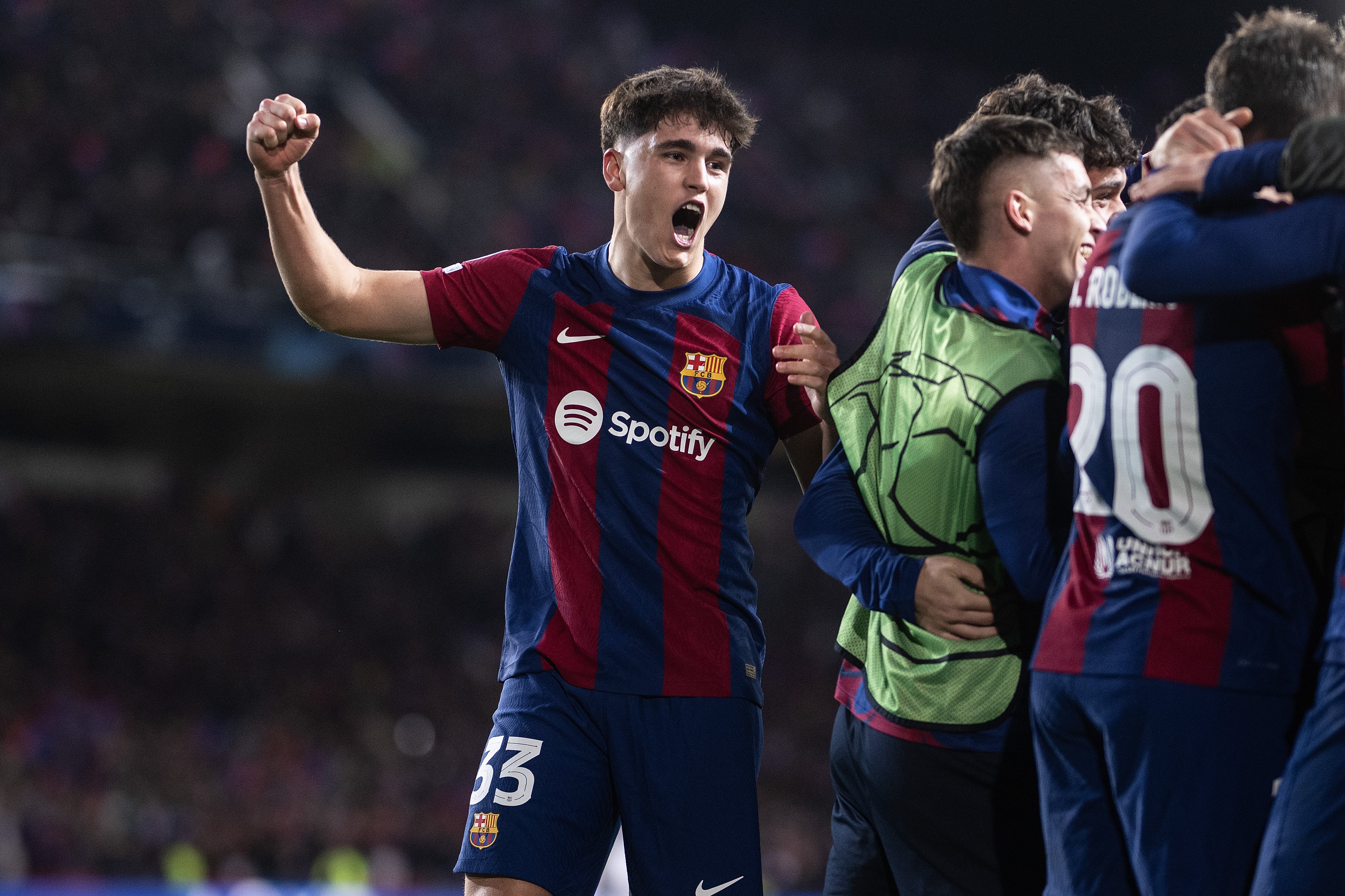 Pau Cubarsi celebra un gol del FC Barcelona