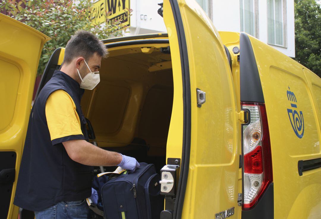 Correos ofrece en Palencia el transporte de mochilas en el Camino de Santiago