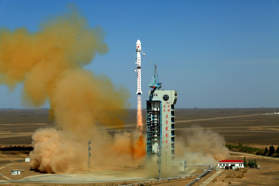 El cohete chino en el Centro de Lanzamiento de Satélites de Jiuquan en Jiuquan, provincia de Gansu, China, a 30 de abril de 2021